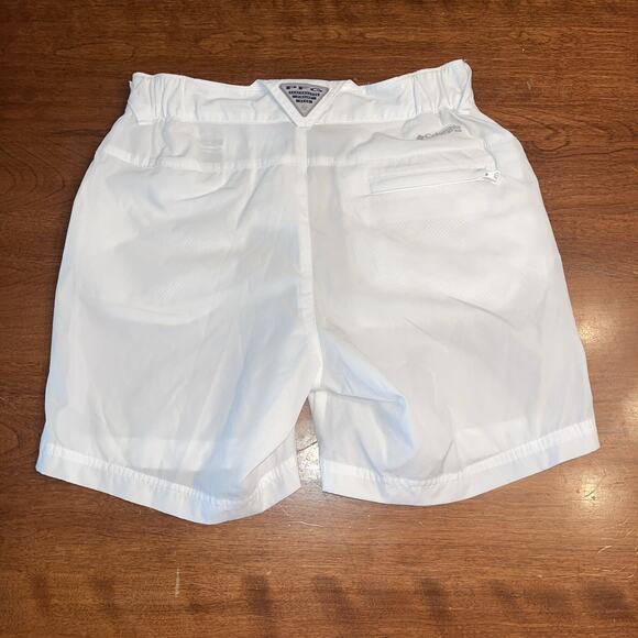 Columbia PFG Women's Size 2 White 6” Inseam Shorts - Picture 2 of 6
